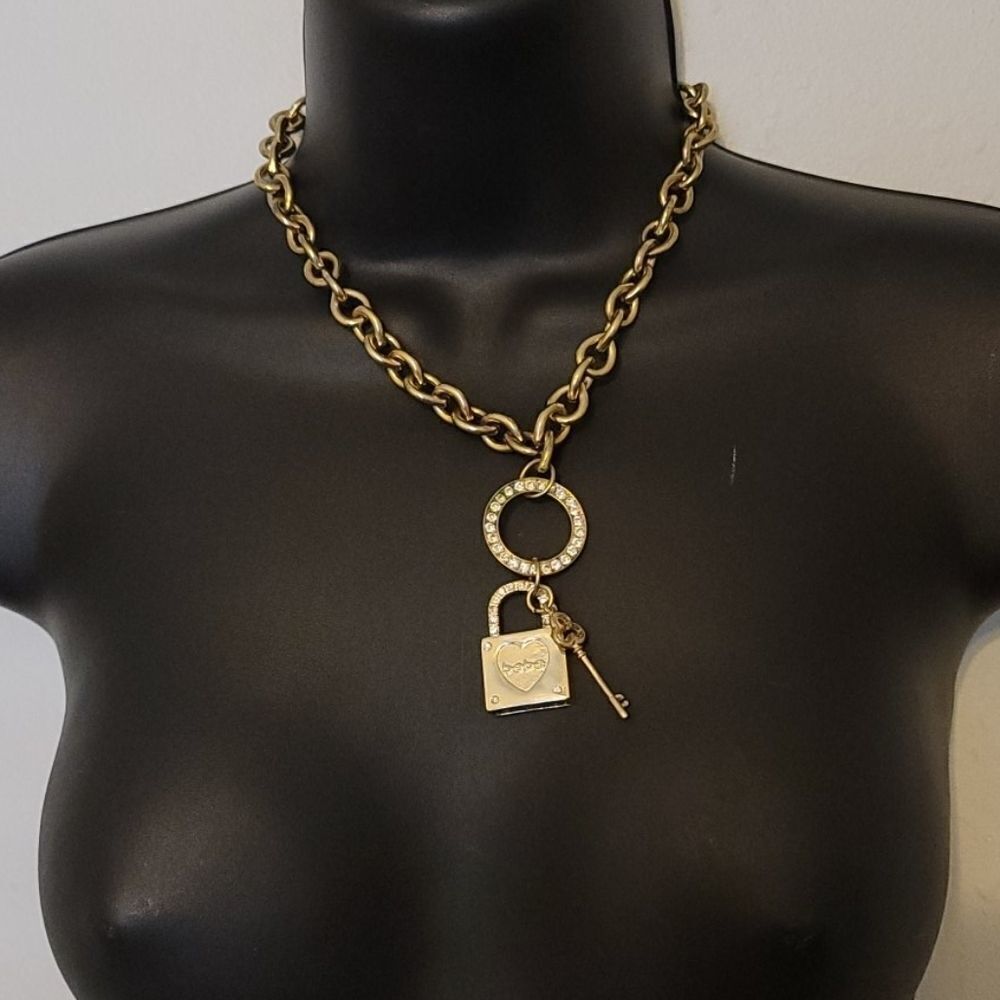 - Bebe lock necklace‎